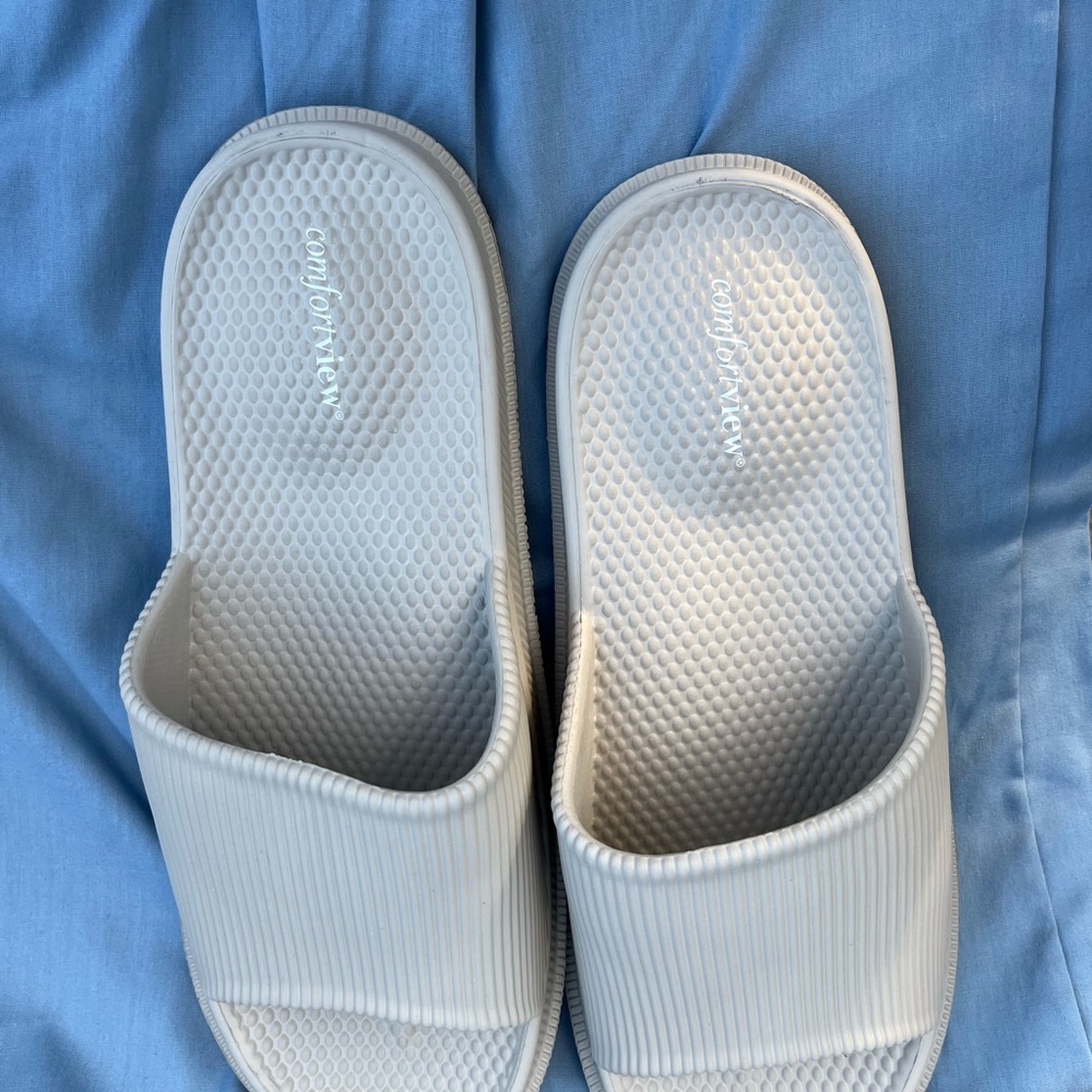 NWOT Women Slides